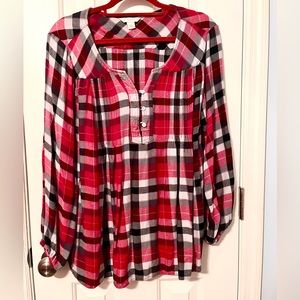 Plaid blouse with scoop neck
